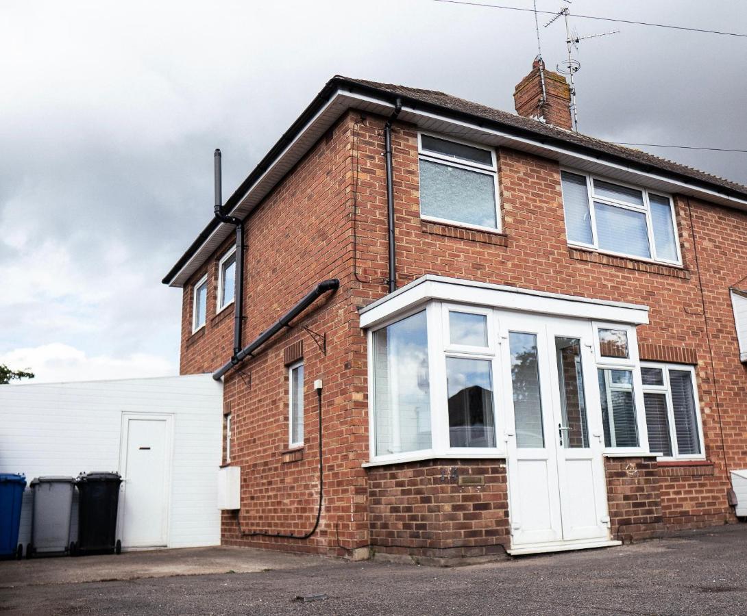 Large 4 Bedroomproperty Driveway And 3 Bathrooms Burton Latimer Exterior foto