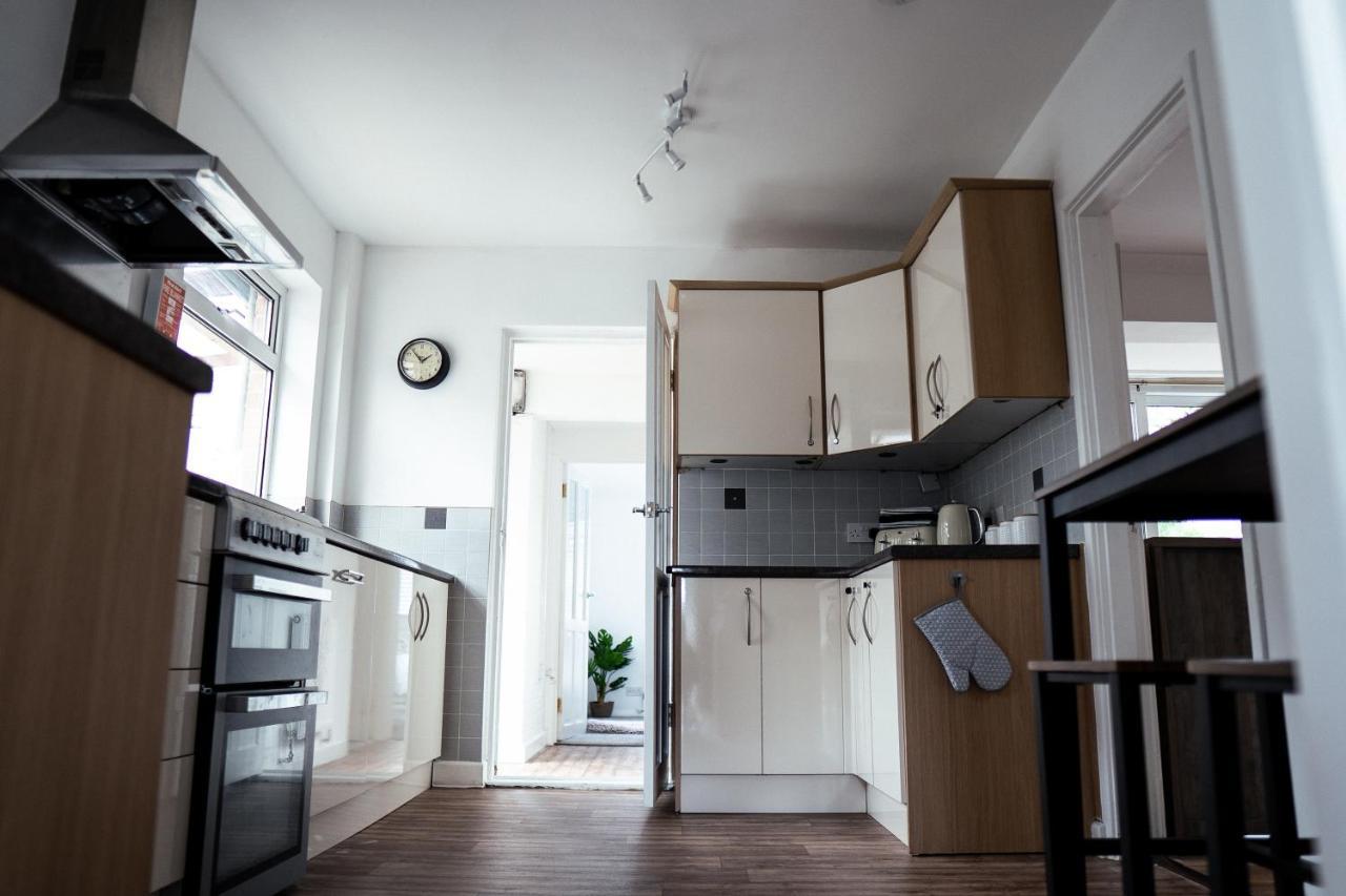 Large 4 Bedroomproperty Driveway And 3 Bathrooms Burton Latimer Exterior foto